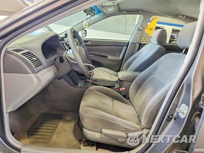 Zdjęcie 7 z 13 samochodu: 2005 TOYOTA CAMRY STANDARD VIN:4T1BE32K05U530863 - miniatura
