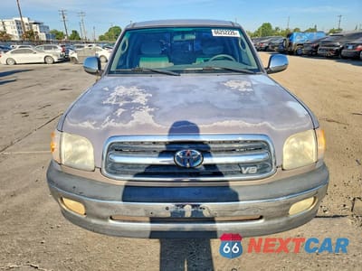 Piąte zdjęcie samochodu w środku: 2002 TOYOTA TUNDRA SR5 V8 VIN:5TBRT34162S323562 - miniatura