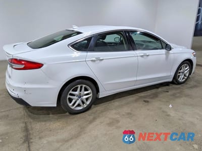 Trzecie zdjęcie samochodu z tyłu: 2020 FORD FUSION TITANIUM VIN:3FA6P0K91LR133233 - miniatura