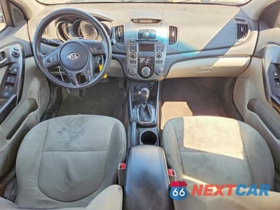 Zdjęcie 8 z 12 samochodu: 2013 KIA FORTE EX VIN:KNAFU4A25D5740476 - miniatura