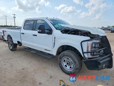 Czwarte zdjęcie samochodu z boku: 2024 FORD F250 SUPER DUTY VIN:1FT8W2BT5REC12641 - miniatura