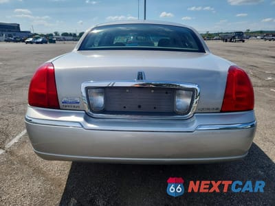 Zdjęcie 6 z 12 samochodu: 2007 LINCOLN TOWN CAR SIGNATURE VIN:1LNHM81W67Y601087 - miniatura