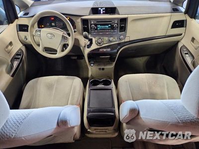 Zdjęcie 8 z 13 samochodu: 2011 TOYOTA SIENNA LE VIN:5TDKK3DC0BS158895 - miniatura