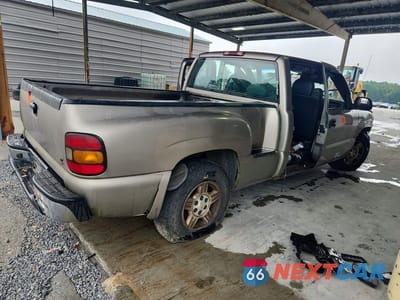 Trzecie zdjęcie samochodu z tyłu: 2001 CHEVROLET SILVERADO C1500 VIN:2GCEC19VX11227932 - miniatura