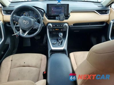 Zdjęcie 8 z 13 samochodu: 2021 TOYOTA RAV4 XLE VIN:JTMRWRFV5MD120808 - miniatura