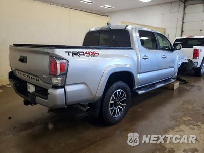Trzecie zdjęcie samochodu z tyłu: 2022 TOYOTA TACOMA TRD SPORT VIN:3TYCZ5AN7NT100583 - miniatura