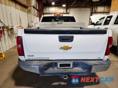 Zdjęcie 6 z 12 samochodu: 2012 CHEVROLET SILVERADO K1500 LS VIN:1GCRKREA4CZ315293 - miniatura