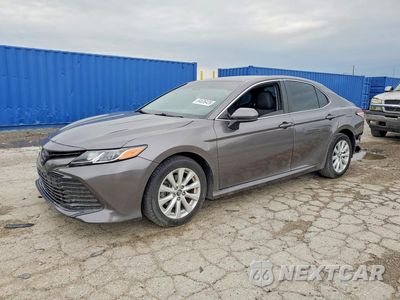 2018 TOYOTA CAMRY LE 4T1B11HK8JU141261 - główne zdjęcie licytacji z USA - miniatura