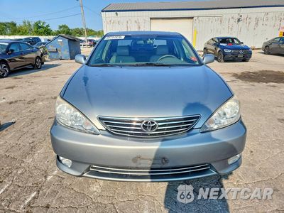 Piąte zdjęcie samochodu w środku: 2005 TOYOTA CAMRY XLE V6 VIN:4T1BF30KX5U619839 - miniatura
