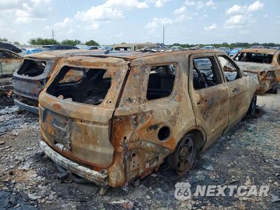 Trzecie zdjęcie samochodu z tyłu: 2017 FORD EXPLORER POLICE INTERCEPTOR VIN:1FM5K8AR6HGB93863 - miniatura