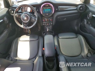 Zdjęcie 8 z 14 samochodu: 2020 MINI COOPER S VIN:WMWXU9C02L2L37763 - miniatura