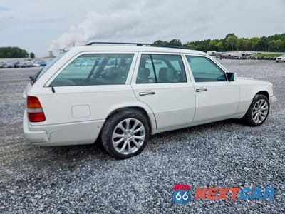 Trzecie zdjęcie samochodu z tyłu: 1995 MERCEDES-BENZ E 320 VIN:WDBEA92E3SF303126 - miniatura