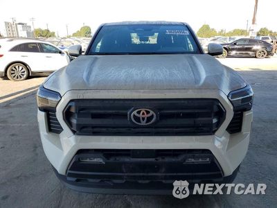 Piąte zdjęcie samochodu w środku: 2025 TOYOTA TACOMA SR5 VIN:3TMLB5JN7SM110705 - miniatura