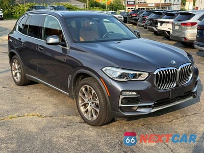 Czwarte zdjęcie samochodu z boku: 2021 BMW X5 XDRIVE45E VIN:5UXTA6C00M9F01336 - miniatura