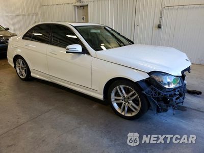 Czwarte zdjęcie samochodu z boku: 2013 MERCEDES-BENZ C 300 4MATIC VIN:WDDGF8AB7DR274783 - miniatura