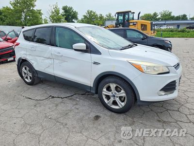 Czwarte zdjęcie samochodu z boku: 2015 FORD ESCAPE SE VIN:1FMCU0GX0FUB82655 - miniatura