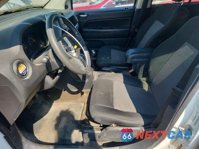 Zdjęcie 7 z 12 samochodu: 2014 JEEP COMPASS SPORT VIN:1C4NJDBB2ED503876 - miniatura