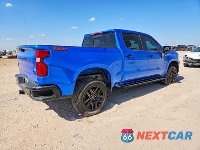 Trzecie zdjęcie samochodu z tyłu: 2025 CHEVROLET SILVERADO K1500 LT TRAIL BOSS VIN:3GCUKFEL6SG311965 - miniatura