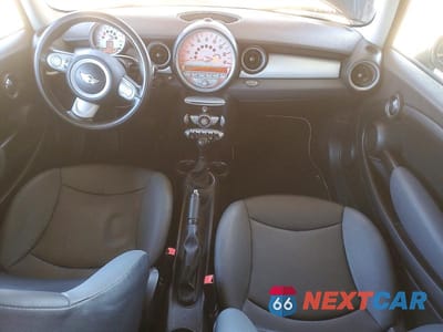 Zdjęcie 8 z 12 samochodu: 2010 MINI COOPER VIN:WMWMF3C51ATZ66394 - miniatura