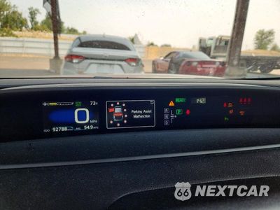 Zdjęcie 9 z 13 samochodu: 2017 TOYOTA PRIUS THREE VIN:JTDKARFU4H3537176 - miniatura