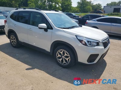 Czwarte zdjęcie samochodu z boku: 2019 SUBARU FORESTER PREMIUM VIN:JF2SKAEC0KH511483 - miniatura