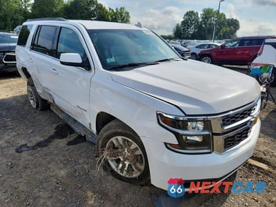 Czwarte zdjęcie samochodu z boku: 2019 CHEVROLET TAHOE K1500 LT VIN:1GNSKBKC8KR198872 - miniatura