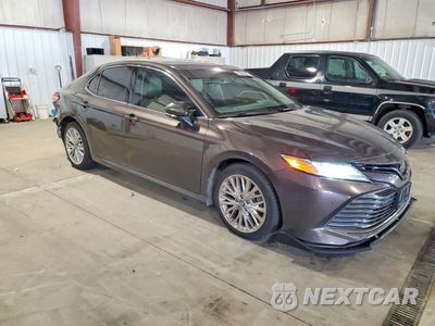 Czwarte zdjęcie samochodu z boku: 2018 TOYOTA CAMRY XLE VIN:4T1B11HK7JU095826 - miniatura