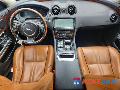 Zdjęcie 8 z 12 samochodu: 2018 JAGUAR XJ R - SPORT VIN:SAJWJ1CD9J8W14092 - miniatura