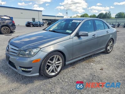2013 MERCEDES-BENZ C 300 4MATIC WDDGF8AB6DR301357 - główne zdjęcie licytacji z USA - miniatura
