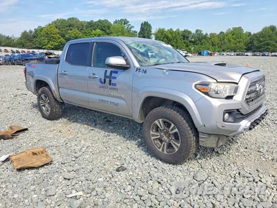 Czwarte zdjęcie samochodu z boku: 2017 TOYOTA TACOMA TRD SPORT VIN:3TMCZ5AN2HM085457 - miniatura