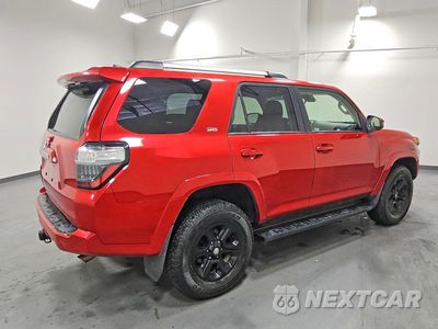 Trzecie zdjęcie samochodu z tyłu: 2024 TOYOTA 4RUNNER SR5 VIN:JTEMU5JR0R6278130 - miniatura