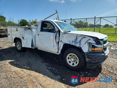 Czwarte zdjęcie samochodu z boku: 2016 CHEVROLET SILVERADO K1500 VIN:1GBNKNEC8GZ178393 - miniatura
