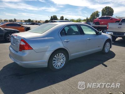 Trzecie zdjęcie samochodu z tyłu: 2010 FORD FUSION HYBRID VIN:3FADP0L30AR418777 - miniatura