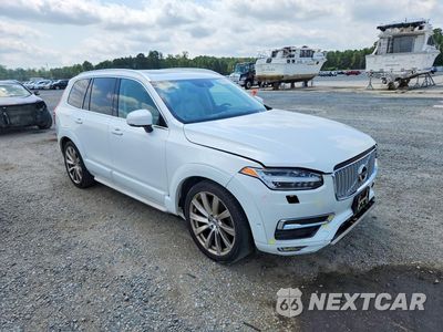 Czwarte zdjęcie samochodu z boku: 2016 VOLVO XC90 T6 VIN:YV4A22PL0G1013780 - miniatura