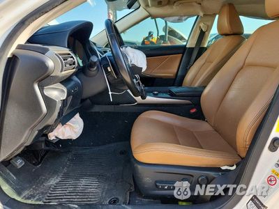 Zdjęcie 7 z 12 samochodu: 2018 LEXUS IS 300 VIN:JTHBA1D29J5072003 - miniatura