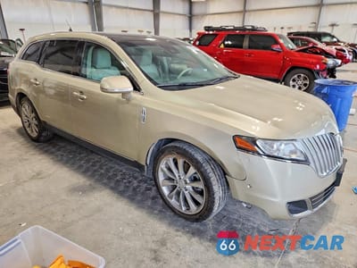 Czwarte zdjęcie samochodu z boku: 2010 LINCOLN MKT VIN:2LMHJ5ATXABJ26663 - miniatura