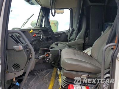 Zdjęcie 7 z 13 samochodu: 2024 VOLVO VNL SEMI TRUCK VIN:4V4NC9EH2RN660173 - miniatura