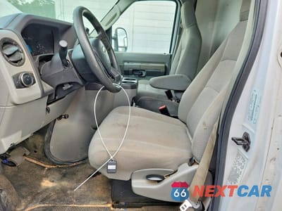 Zdjęcie 7 z 13 samochodu: 2021 FORD ECONOLINE E350 SUPER DUTY CUTAWAY VAN VIN:1FDWE3FN2MDC35171 - miniatura