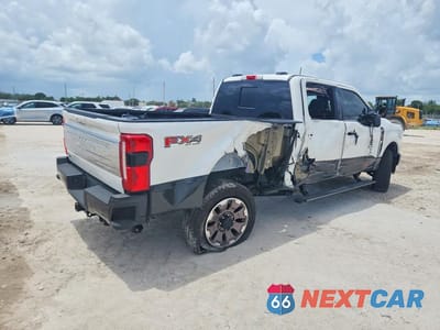 Trzecie zdjęcie samochodu z tyłu: 2025 FORD F350 SUPER DUTY VIN:1FT8W3BM1SED99414 - miniatura
