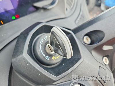 Zdjęcie 8 z 10 samochodu: 2019 CAN-AM SPYDER ROADSTER RT VIN:2BXNBDD21KV000723 - miniatura