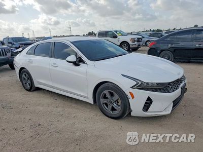 Czwarte zdjęcie samochodu z boku: 2022 KIA K5 LXS VIN:5XXG14J25NG122927 - miniatura