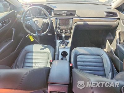 Zdjęcie 8 z 12 samochodu: 2018 VOLKSWAGEN PASSAT SEL PREMIUM VIN:1VWCA7A31JC017222 - miniatura