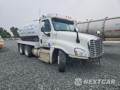 Czwarte zdjęcie samochodu z boku: 2014 FREIGHTLINER CASCADIA 125 VIN:3AKJGEDV6ESFM7377 - miniatura