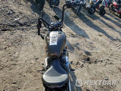 Zdjęcie 6 z 10 samochodu: 2017 TRIUMPH MOTORCYCLE BONNEVILLE BOBBER VIN:SMTD42HL3HT814414 - miniatura