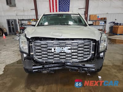 Piąte zdjęcie samochodu w środku: 2019 GMC YUKON XL DENALI VIN:1GKS2HKJ3KR257549 - miniatura