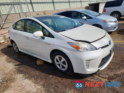 Czwarte zdjęcie samochodu z boku: 2015 TOYOTA PRIUS THREE VIN:JTDKN3DU7F1902883 - miniatura