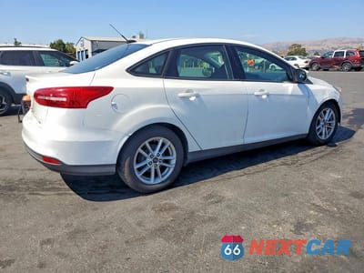 Trzecie zdjęcie samochodu z tyłu: 2017 FORD FOCUS SE VIN:1FADP3F29HL216517 - miniatura