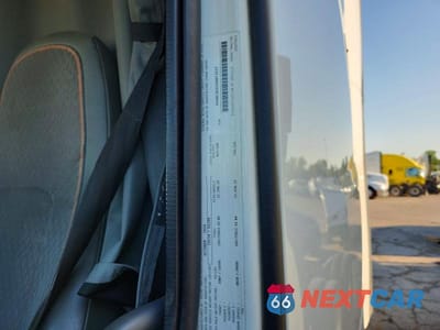 Zdjęcie 12 z 13 samochodu: 2019 VOLVO VNL SEMI TRUCK VIN:4V4NC9EH1KN873637 - miniatura
