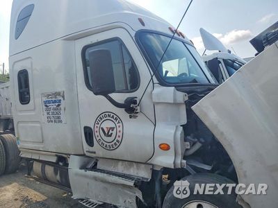 Czwarte zdjęcie samochodu z boku: 2018 FREIGHTLINER CASCADIA 125 SEMI TRUCK VIN:1FUJGLDR4JLJZ8651 - miniatura