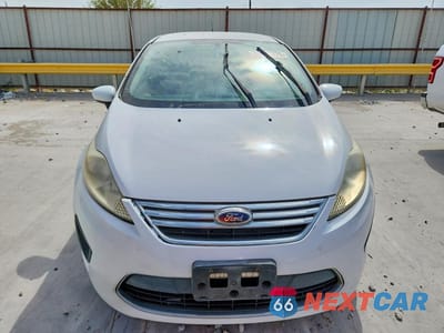 Piąte zdjęcie samochodu w środku: 2011 FORD FIESTA SE VIN:3FADP4BJ7BM108406 - miniatura